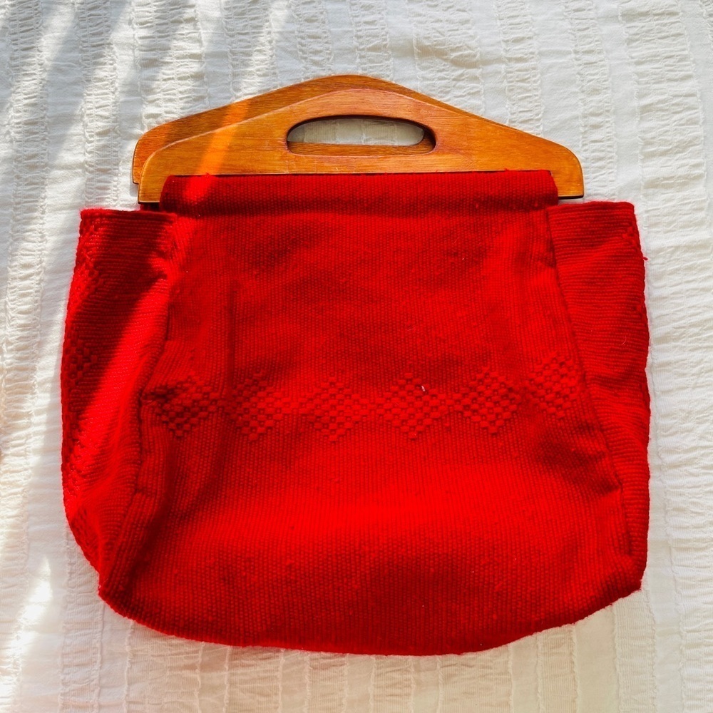 Handmade cotton handbag with wooden handles